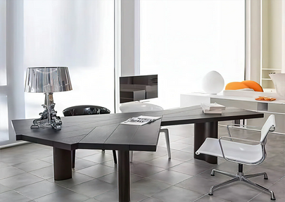 How to Select an Office Desk That Fits Your Workflow?